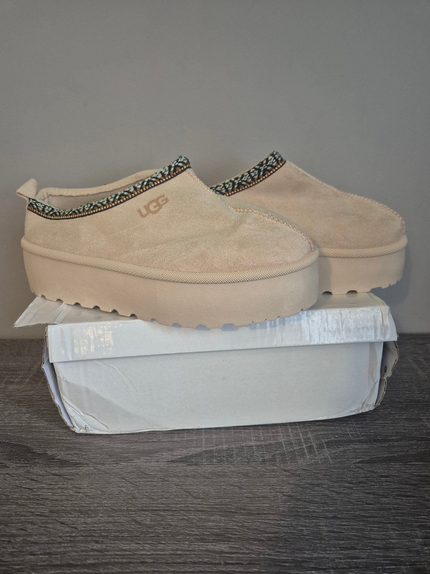 Womans platform shoes size 7 cream